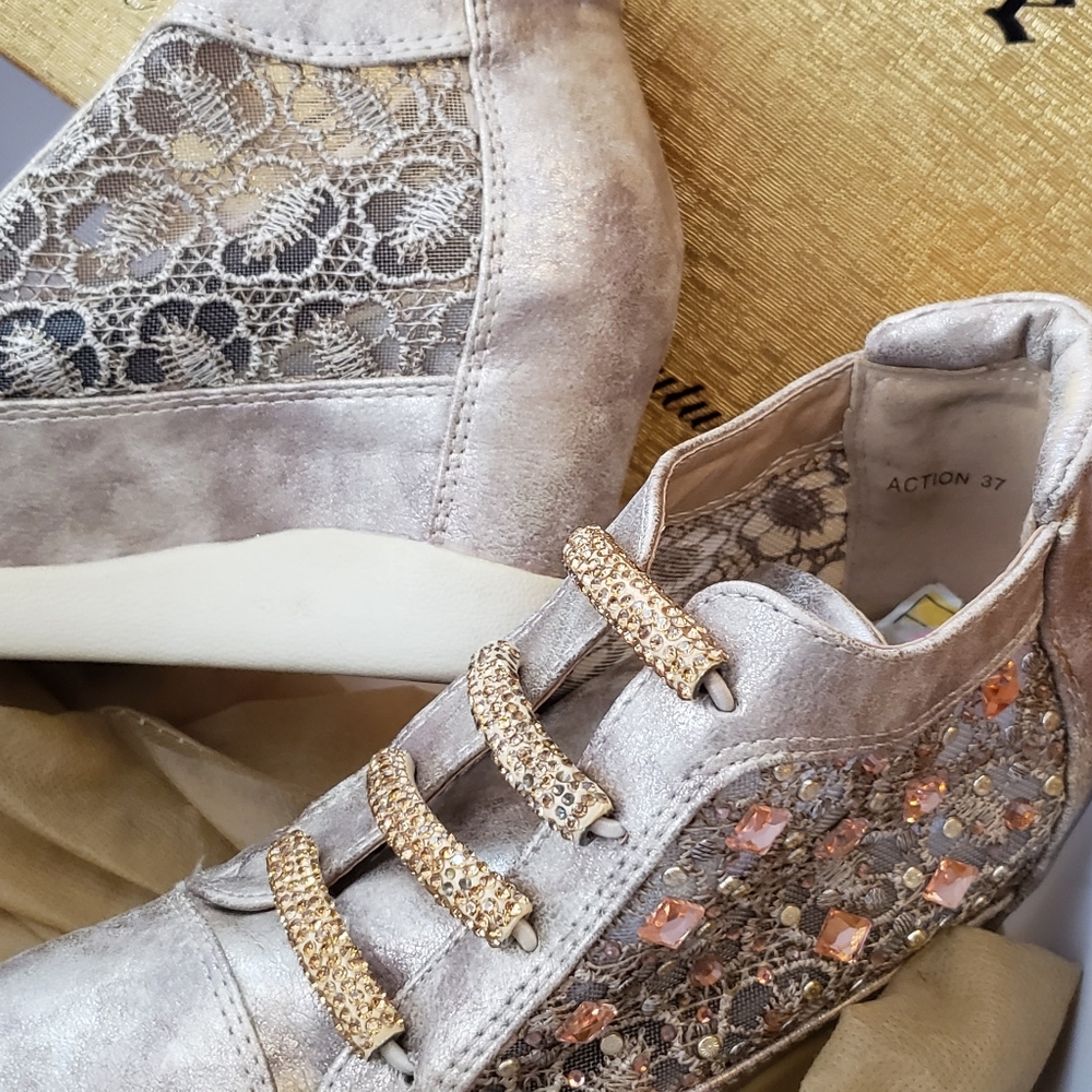 Shoes size 37